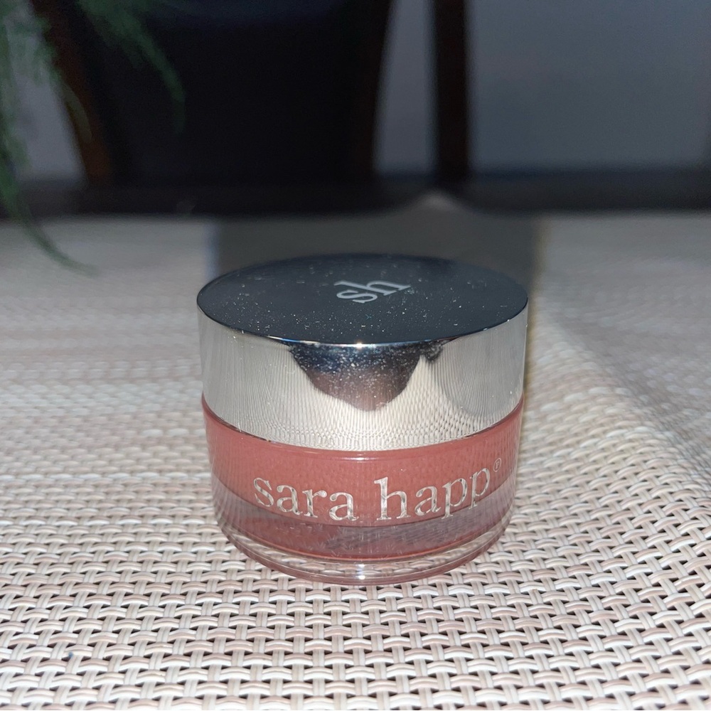 New Sara Happy sparkling peach lip scrub